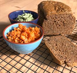 Recept van Rineke Dijkinga: Notenpasta kaneelbrood